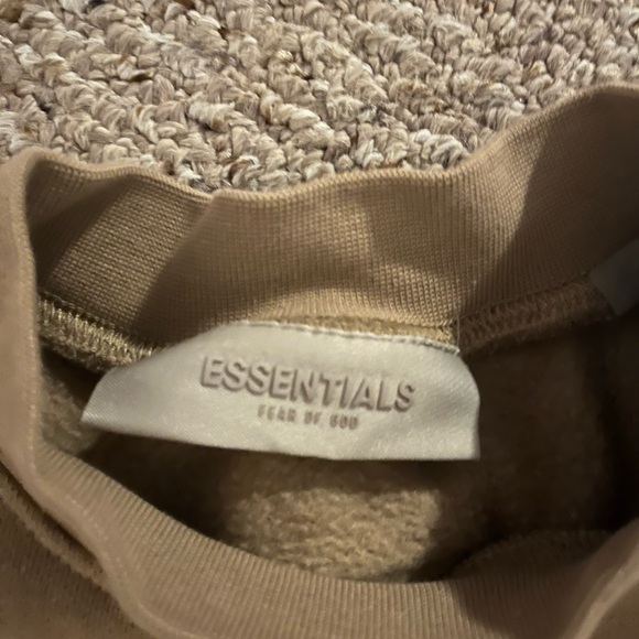 XL Essentials Crew - Picture 2 of 2